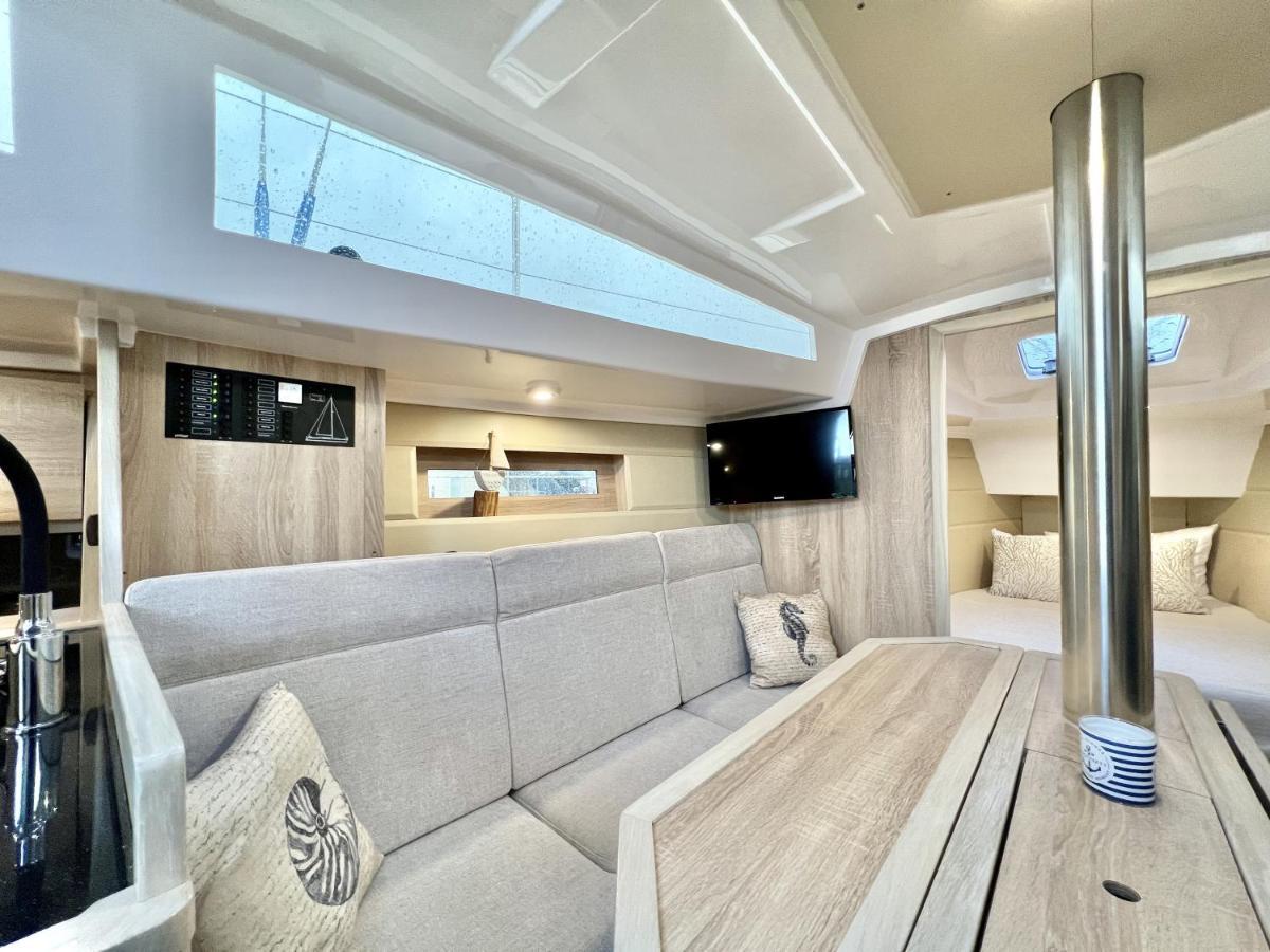Hotel Hausboot Segelyacht Nui Burgtiefe auf Fehmarn Exteriér fotografie