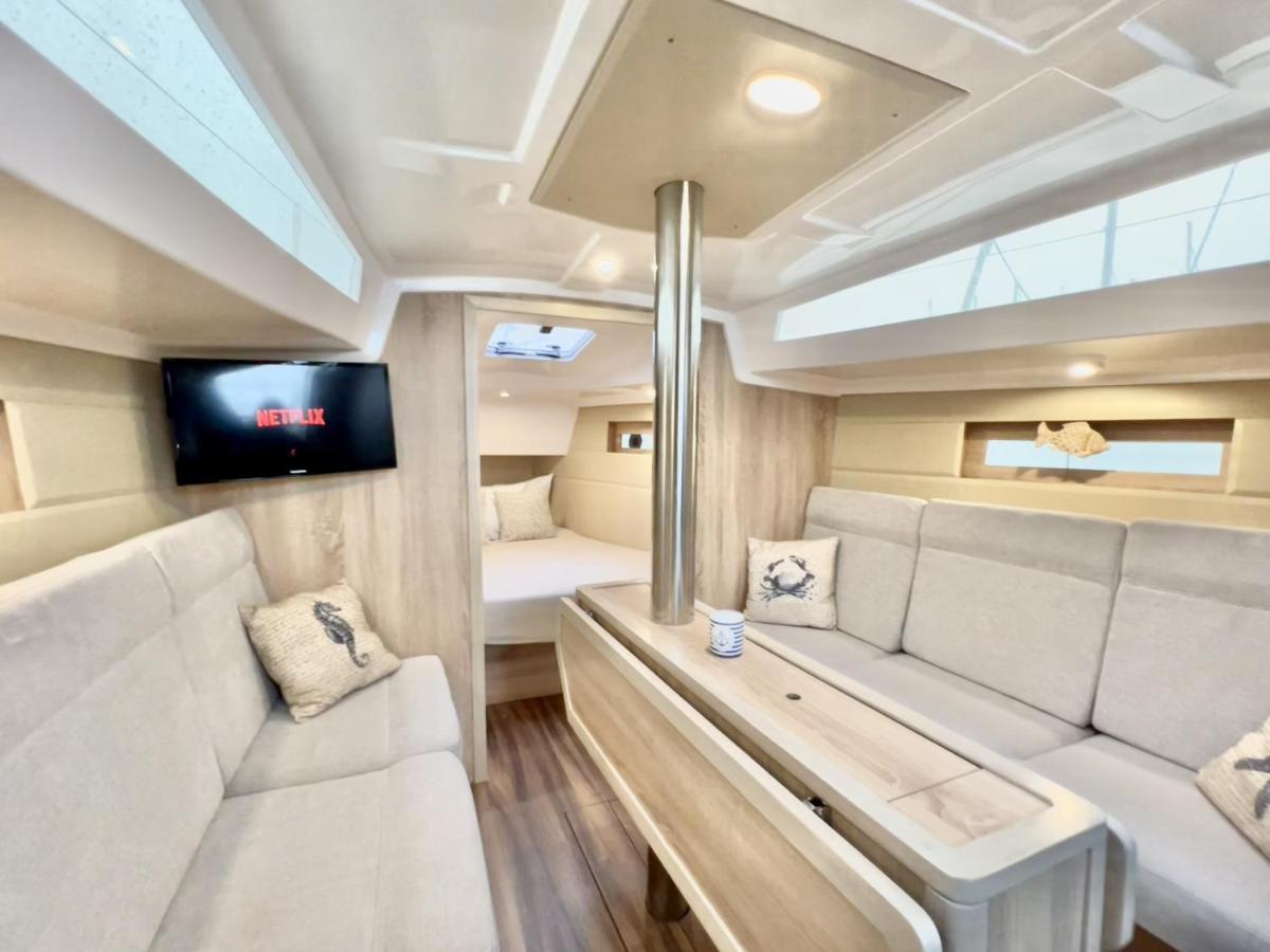 Hotel Hausboot Segelyacht Nui Burgtiefe auf Fehmarn Exteriér fotografie