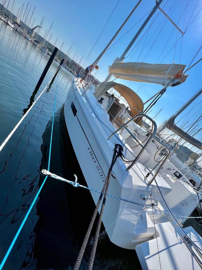 Hotel Hausboot Segelyacht Nui Burgtiefe auf Fehmarn Exteriér fotografie