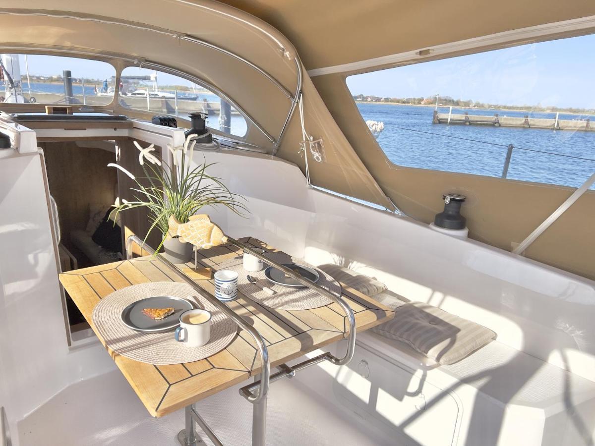 Hotel Hausboot Segelyacht Nui Burgtiefe auf Fehmarn Exteriér fotografie